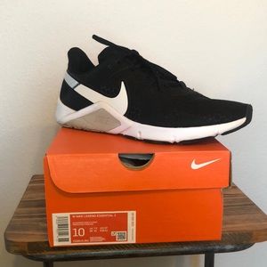 Nike Legend Essential 2